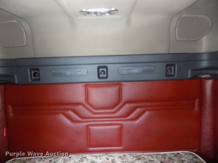 image for item DG2499 2010 Freightliner Cascadia semi truck