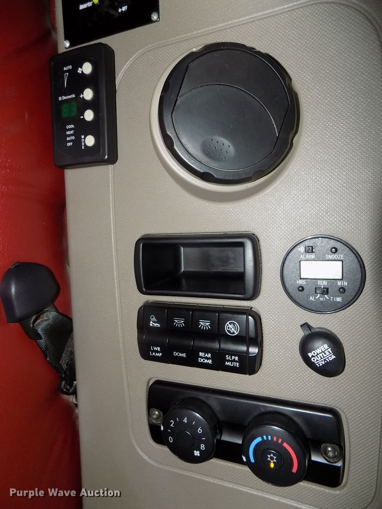 image for item DG2499 2010 Freightliner Cascadia semi truck