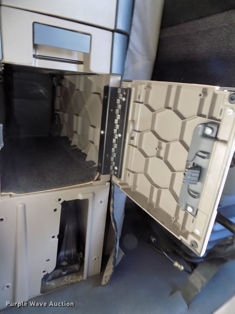 image for item DG2499 2010 Freightliner Cascadia semi truck