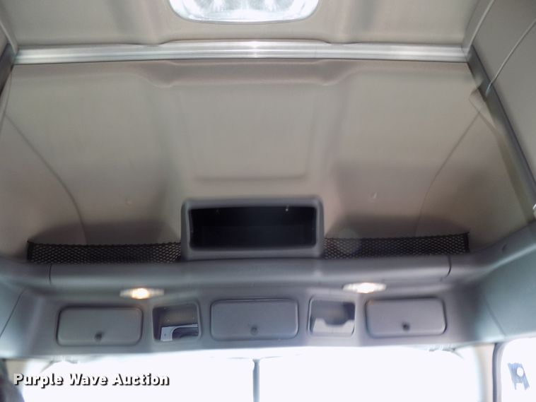 image for item DG2499 2010 Freightliner Cascadia semi truck