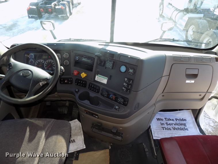 image for item DG2499 2010 Freightliner Cascadia semi truck