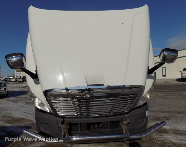image for item DG2499 2010 Freightliner Cascadia semi truck