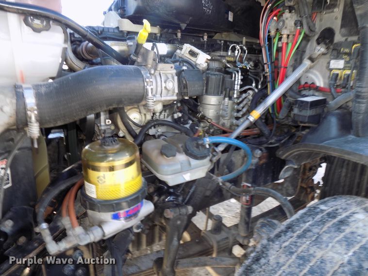 image for item DG2499 2010 Freightliner Cascadia semi truck