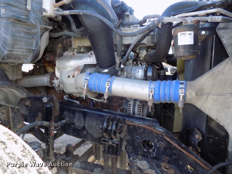 image for item DG2499 2010 Freightliner Cascadia semi truck