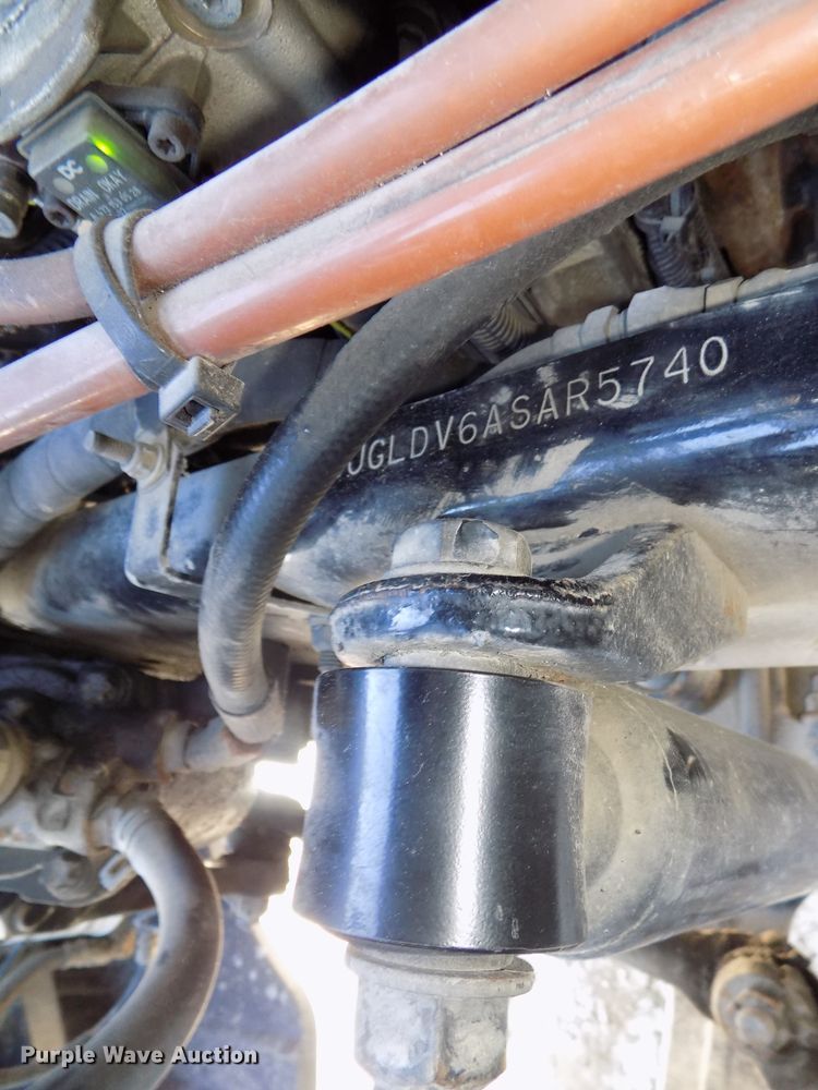 image for item DG2499 2010 Freightliner Cascadia semi truck