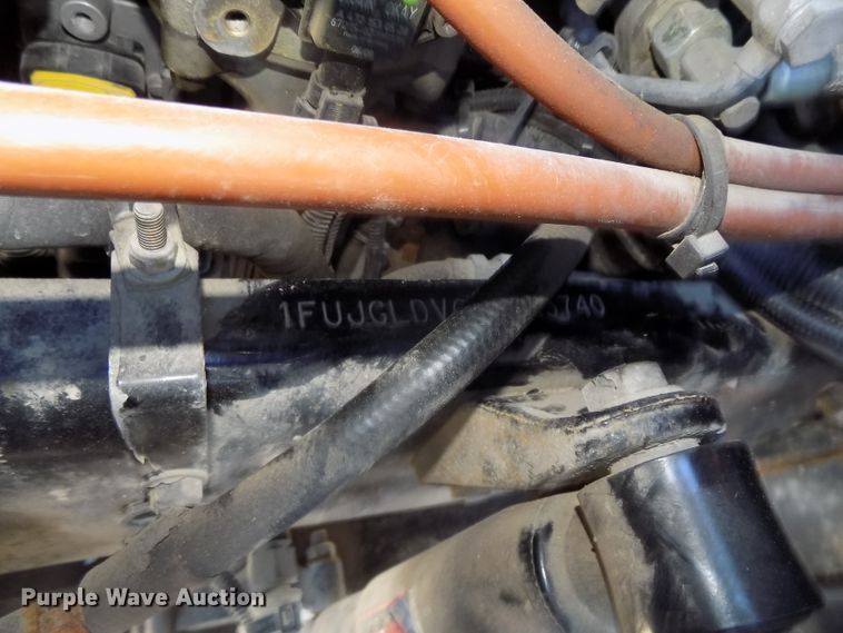 image for item DG2499 2010 Freightliner Cascadia semi truck