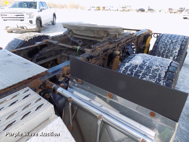 image for item DG2499 2010 Freightliner Cascadia semi truck