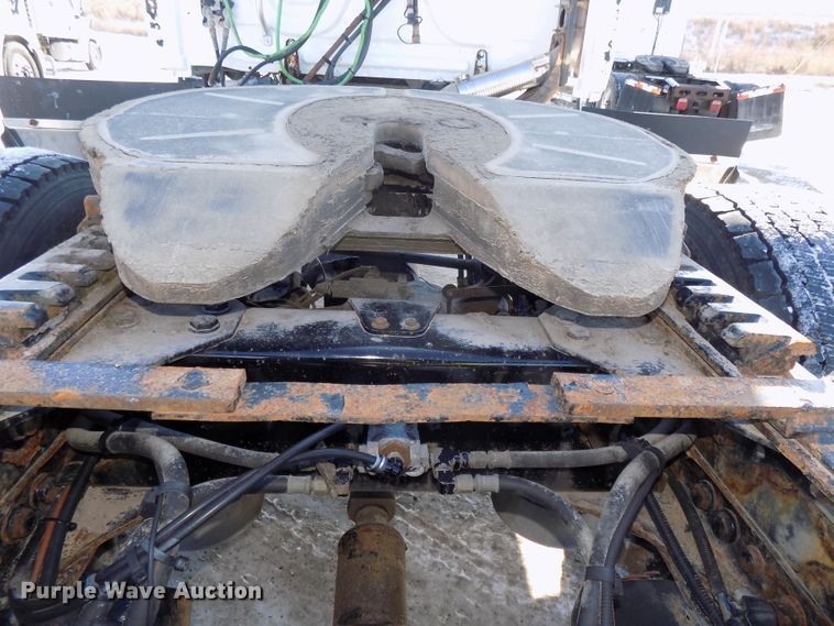 image for item DG2499 2010 Freightliner Cascadia semi truck