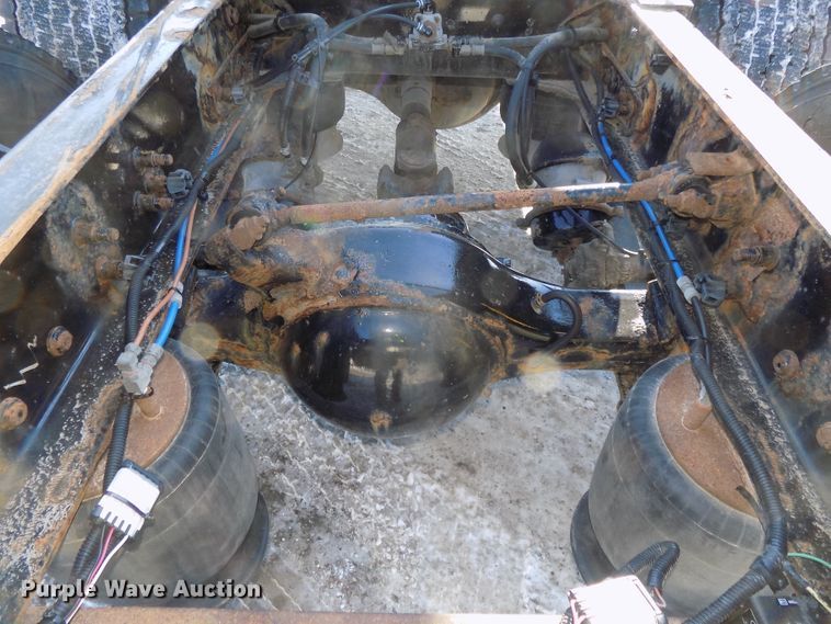 image for item DG2499 2010 Freightliner Cascadia semi truck