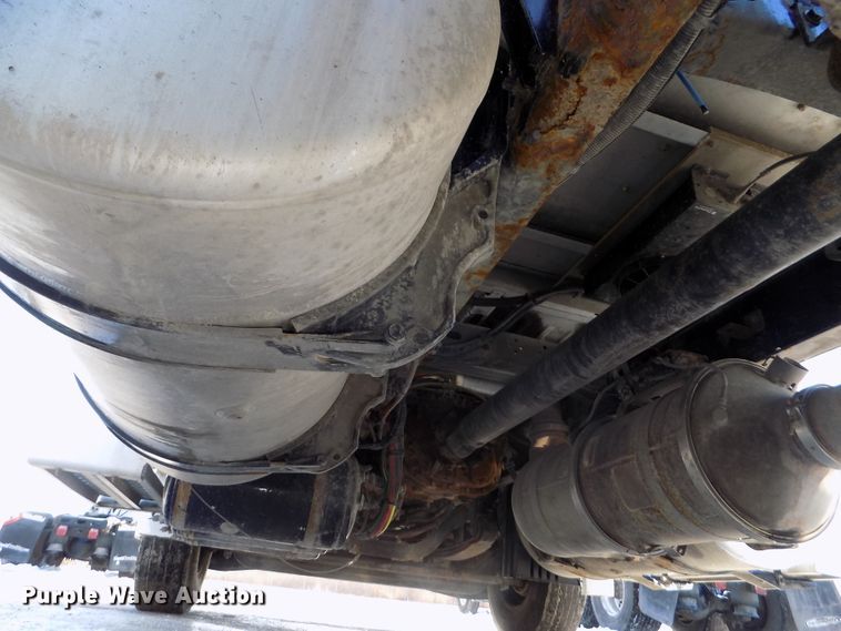 image for item DG2499 2010 Freightliner Cascadia semi truck