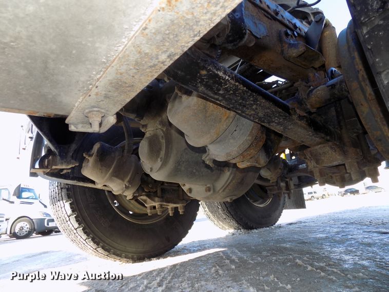 image for item DG2499 2010 Freightliner Cascadia semi truck