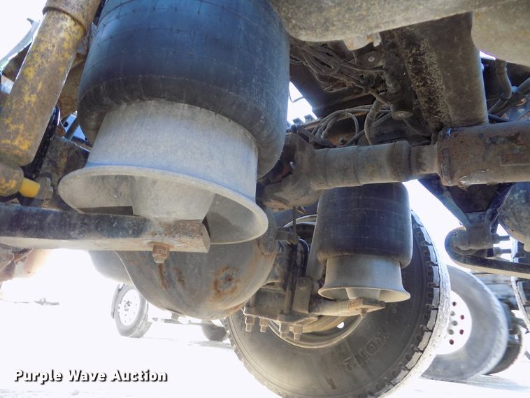 image for item DG2499 2010 Freightliner Cascadia semi truck