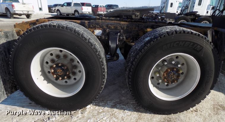 image for item DG2499 2010 Freightliner Cascadia semi truck