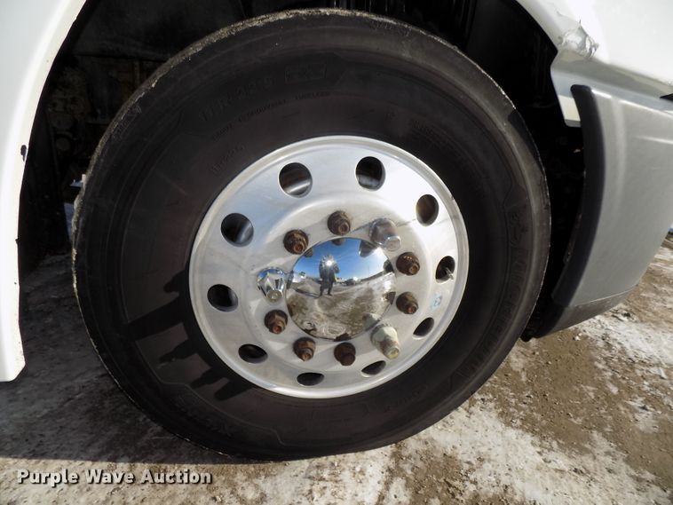 image for item DG2499 2010 Freightliner Cascadia semi truck