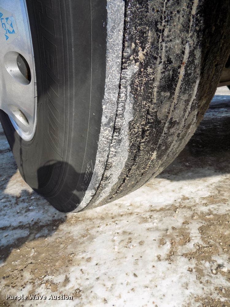 image for item DG2499 2010 Freightliner Cascadia semi truck