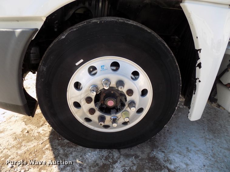 image for item DG2499 2010 Freightliner Cascadia semi truck