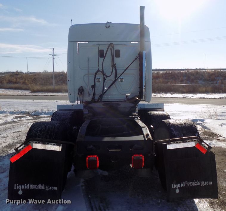 image for item DG2500 2010 Freightliner Cascadia semi truck