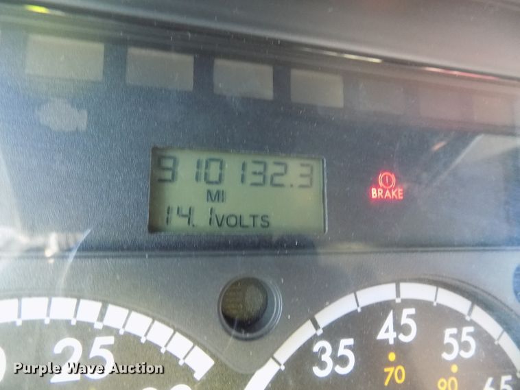 image for item DG2500 2010 Freightliner Cascadia semi truck