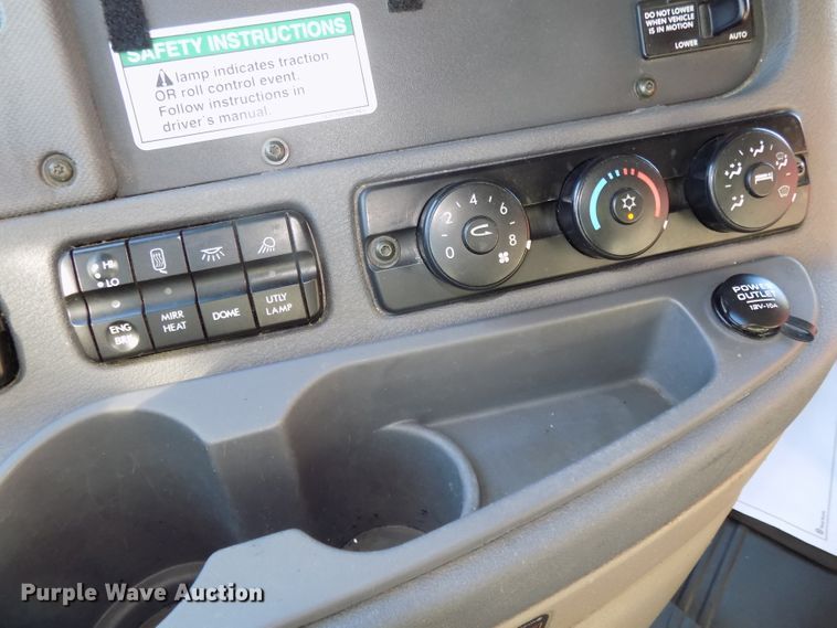 image for item DG2500 2010 Freightliner Cascadia semi truck