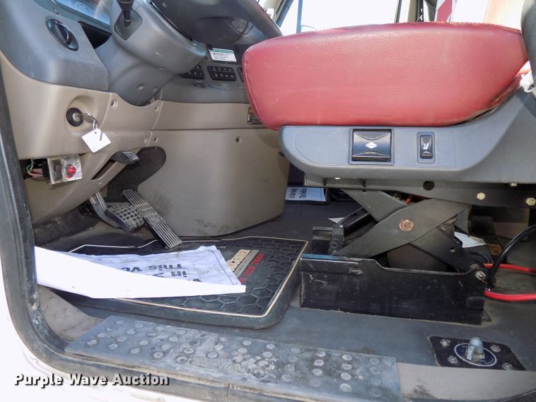 image for item DG2500 2010 Freightliner Cascadia semi truck