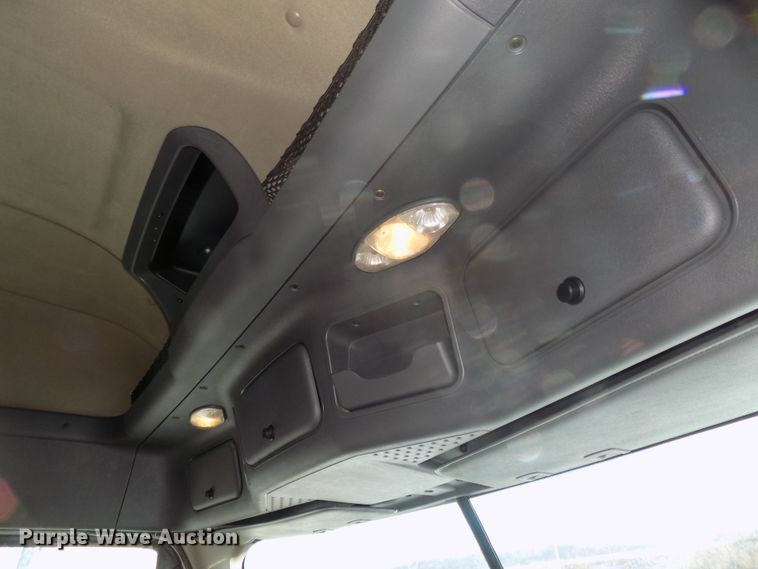 image for item DG2500 2010 Freightliner Cascadia semi truck