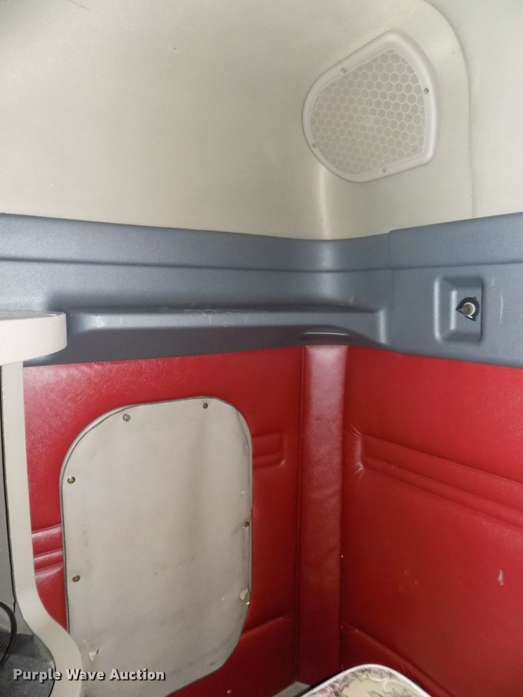 image for item DG2500 2010 Freightliner Cascadia semi truck