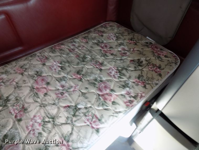 image for item DG2500 2010 Freightliner Cascadia semi truck