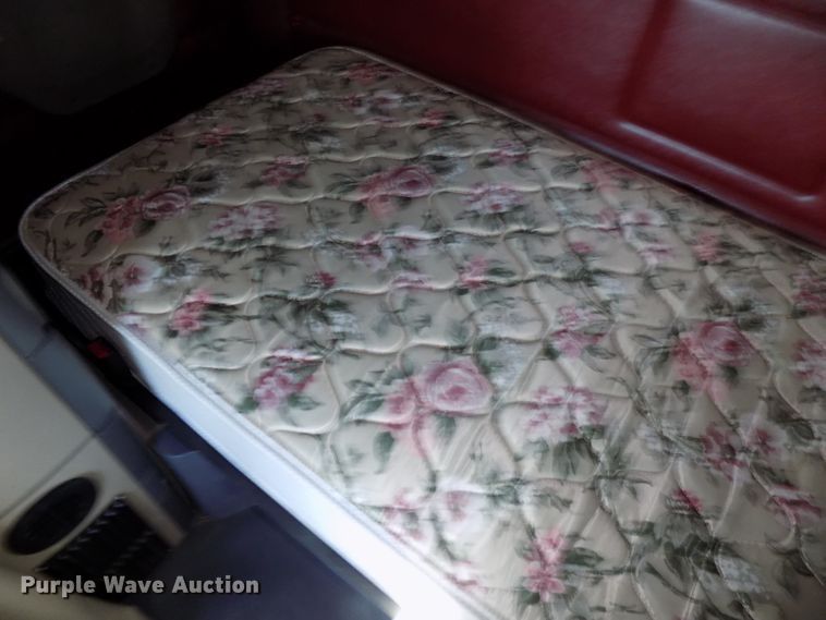 image for item DG2500 2010 Freightliner Cascadia semi truck