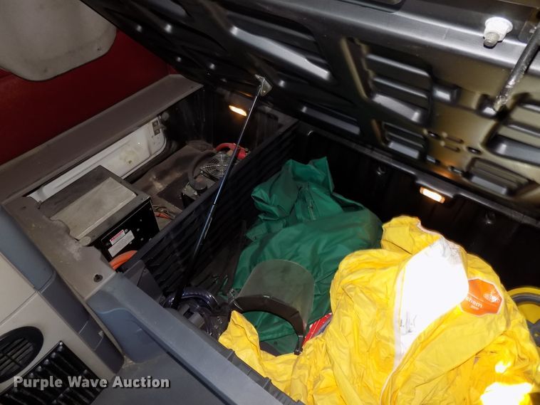 image for item DG2500 2010 Freightliner Cascadia semi truck