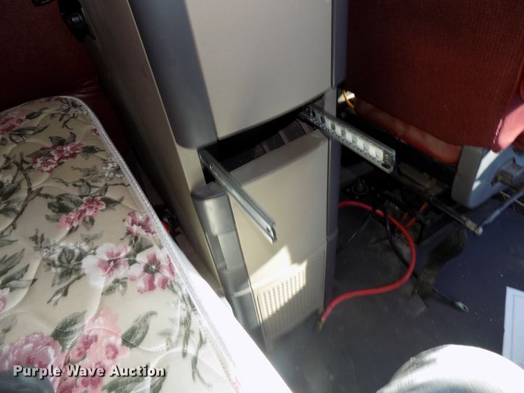 image for item DG2500 2010 Freightliner Cascadia semi truck