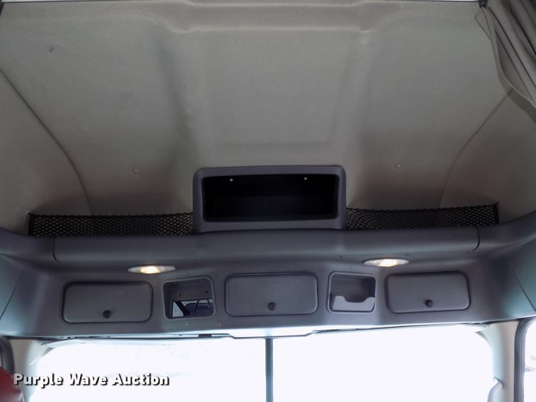 image for item DG2500 2010 Freightliner Cascadia semi truck