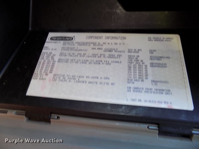 image for item DG2500 2010 Freightliner Cascadia semi truck