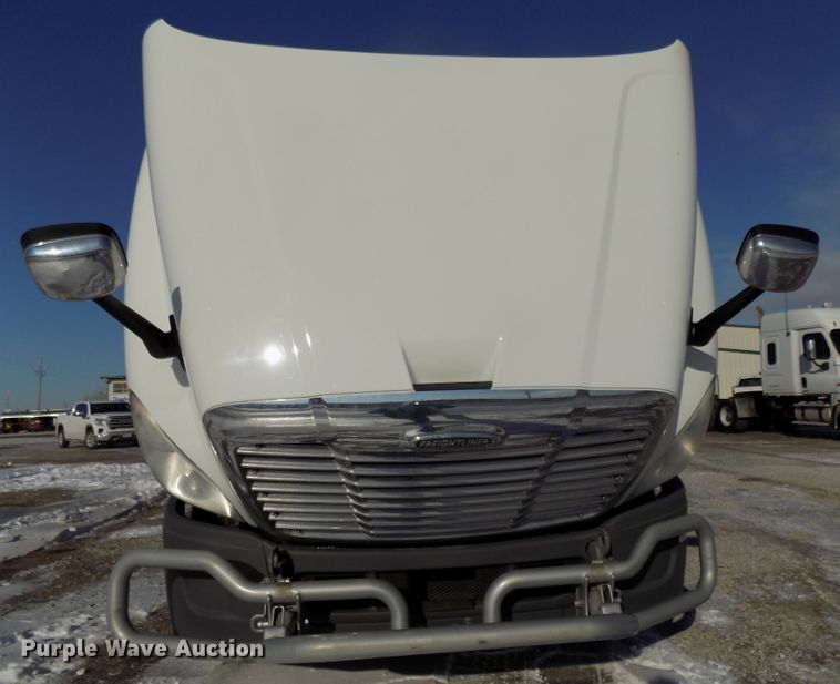 image for item DG2500 2010 Freightliner Cascadia semi truck