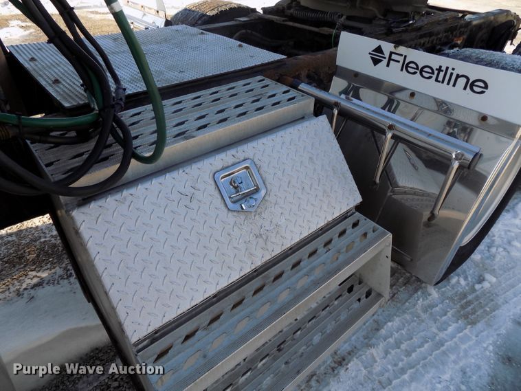 image for item DG2500 2010 Freightliner Cascadia semi truck