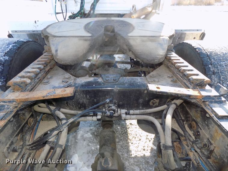 image for item DG2500 2010 Freightliner Cascadia semi truck