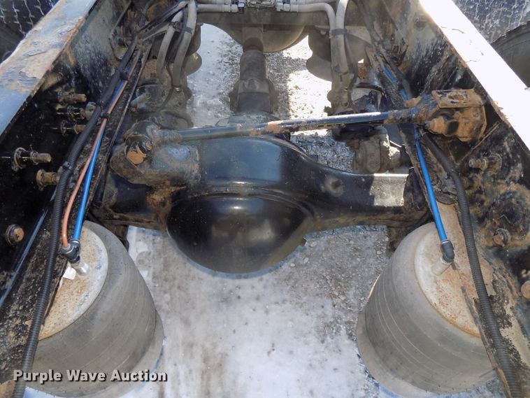 image for item DG2500 2010 Freightliner Cascadia semi truck