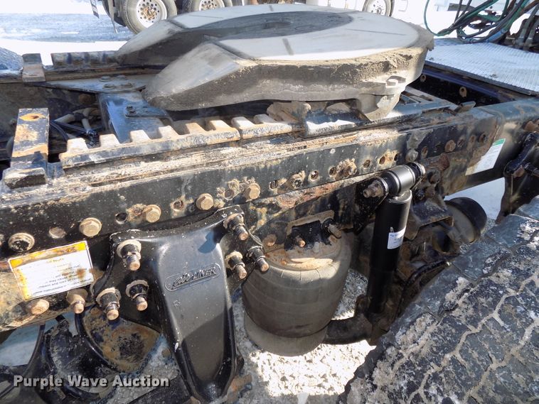 image for item DG2500 2010 Freightliner Cascadia semi truck