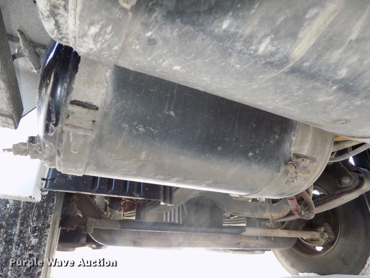 image for item DG2500 2010 Freightliner Cascadia semi truck