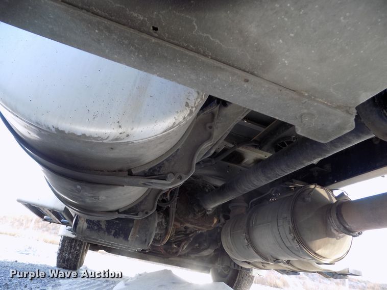 image for item DG2500 2010 Freightliner Cascadia semi truck