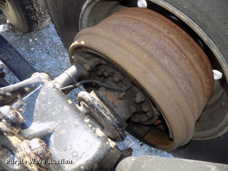 image for item DG2500 2010 Freightliner Cascadia semi truck