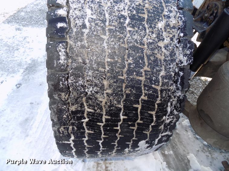 image for item DG2500 2010 Freightliner Cascadia semi truck