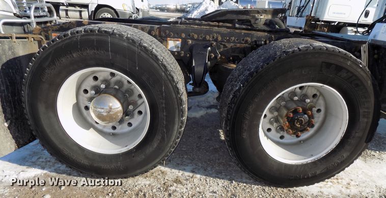 image for item DG2500 2010 Freightliner Cascadia semi truck