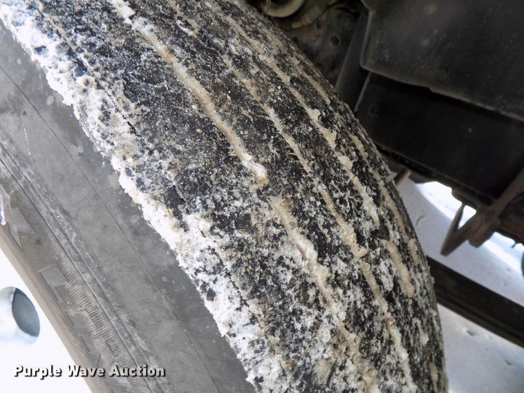 image for item DG2500 2010 Freightliner Cascadia semi truck