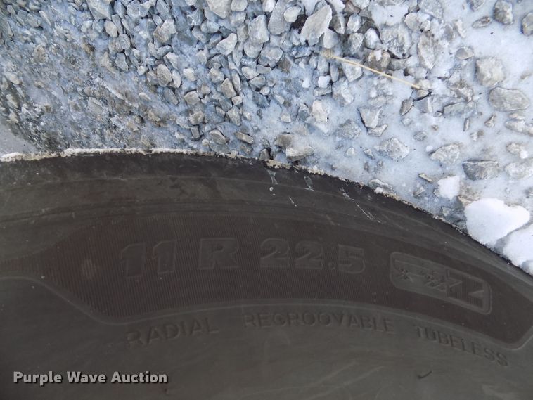 image for item DG2500 2010 Freightliner Cascadia semi truck