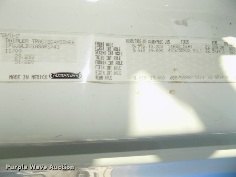 image for item DG2500 2010 Freightliner Cascadia semi truck