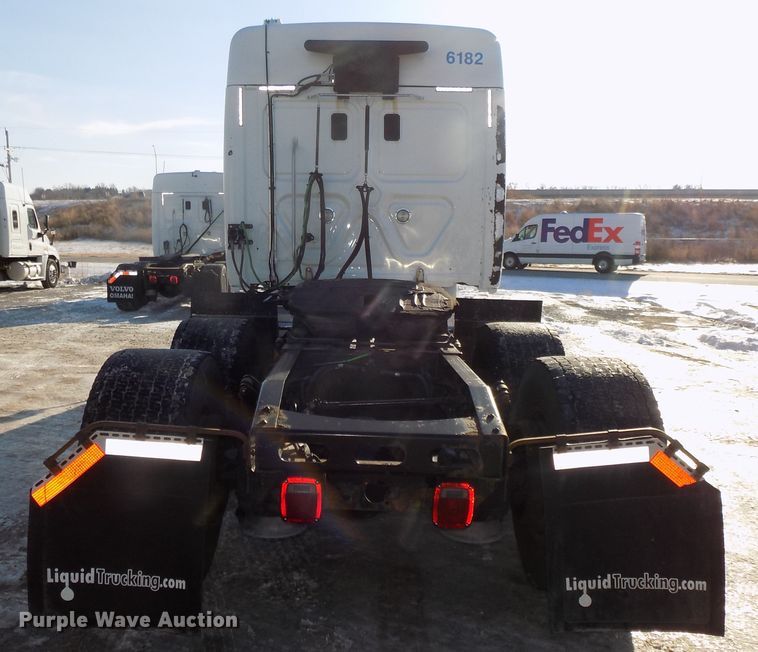 image for item DG2501 2013 Freightliner Cascadia semi truck