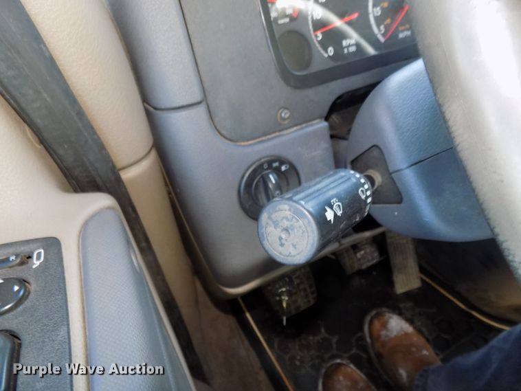 image for item DG2501 2013 Freightliner Cascadia semi truck