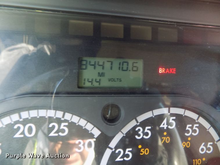 image for item DG2501 2013 Freightliner Cascadia semi truck