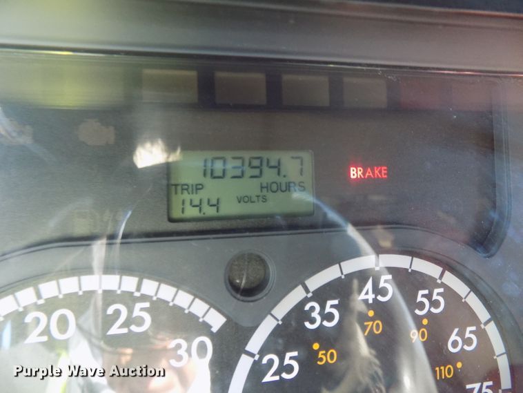 image for item DG2501 2013 Freightliner Cascadia semi truck