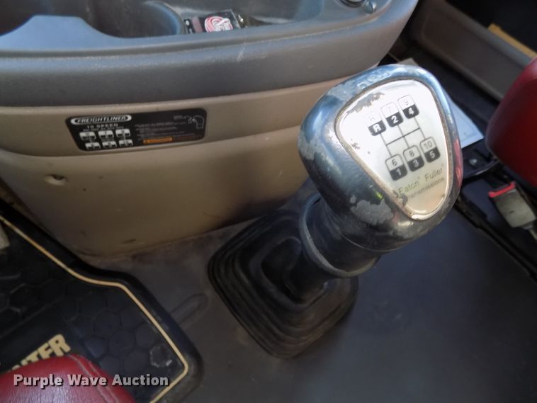 image for item DG2501 2013 Freightliner Cascadia semi truck